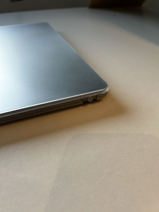 MacBook Air M3 (2024) – 8 GB RAM / 256 GB SSD
