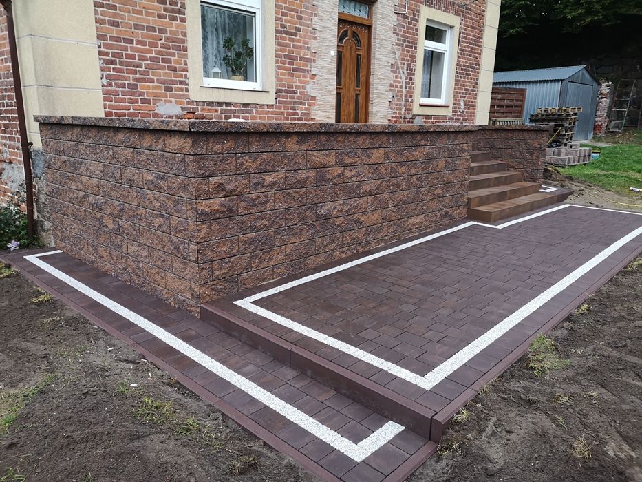 Układanie kostki brukowej, Montaż Ogrodzen z pustaków łupanych