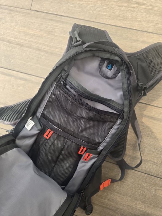 Plecak z bukłakiem Thule Rail Bike Hydration 8L Obsidian
