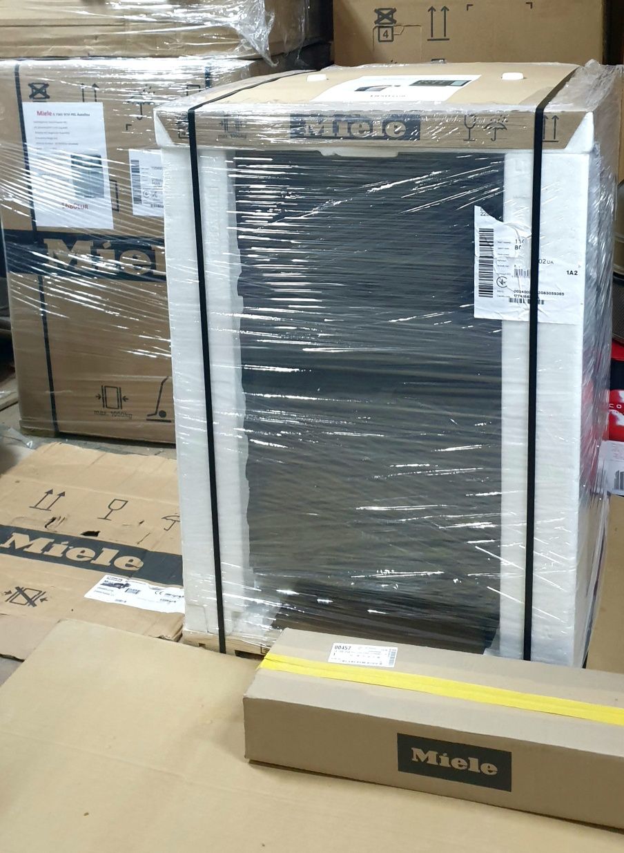 Винный шкаф Miele KWT 6322 UG  встраиваемый под столешницей ( 1750€ )