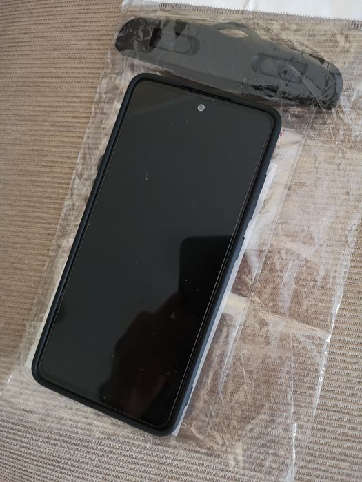 Wodoodporne etui na telefon nowe zafoliowane