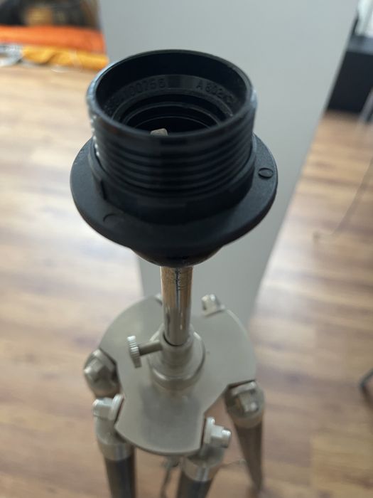 Candeeiro de pé alto