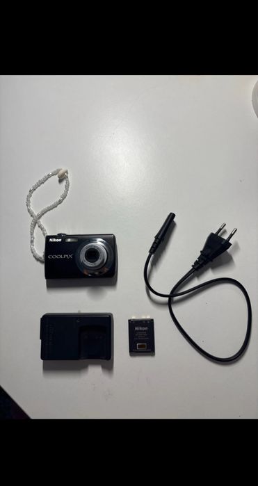 Camera Nikon Coolpix S220