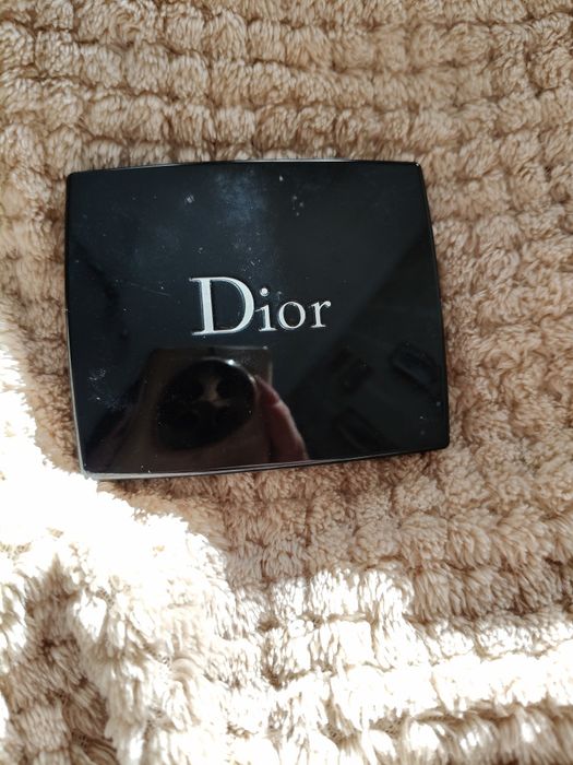 Róż Dior brzoskwiniowy matowy piękny odcień używany