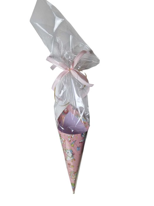 Tyta pierwszoklasisty róg obfitości dziewczynka