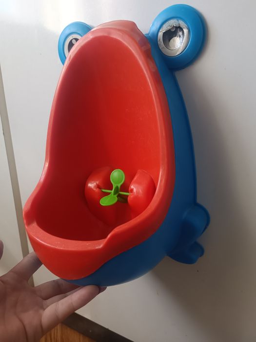 Пісуар дитячий та накладка на унітаз.