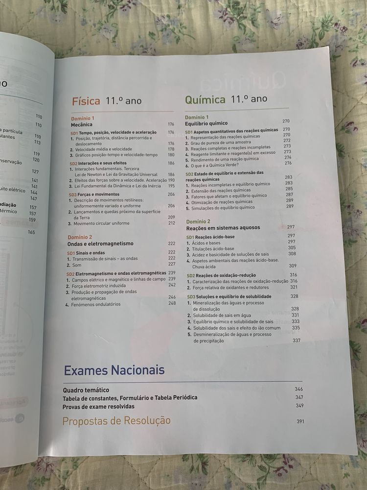 Livro Preparação para o exame final de físico-química 11°ano