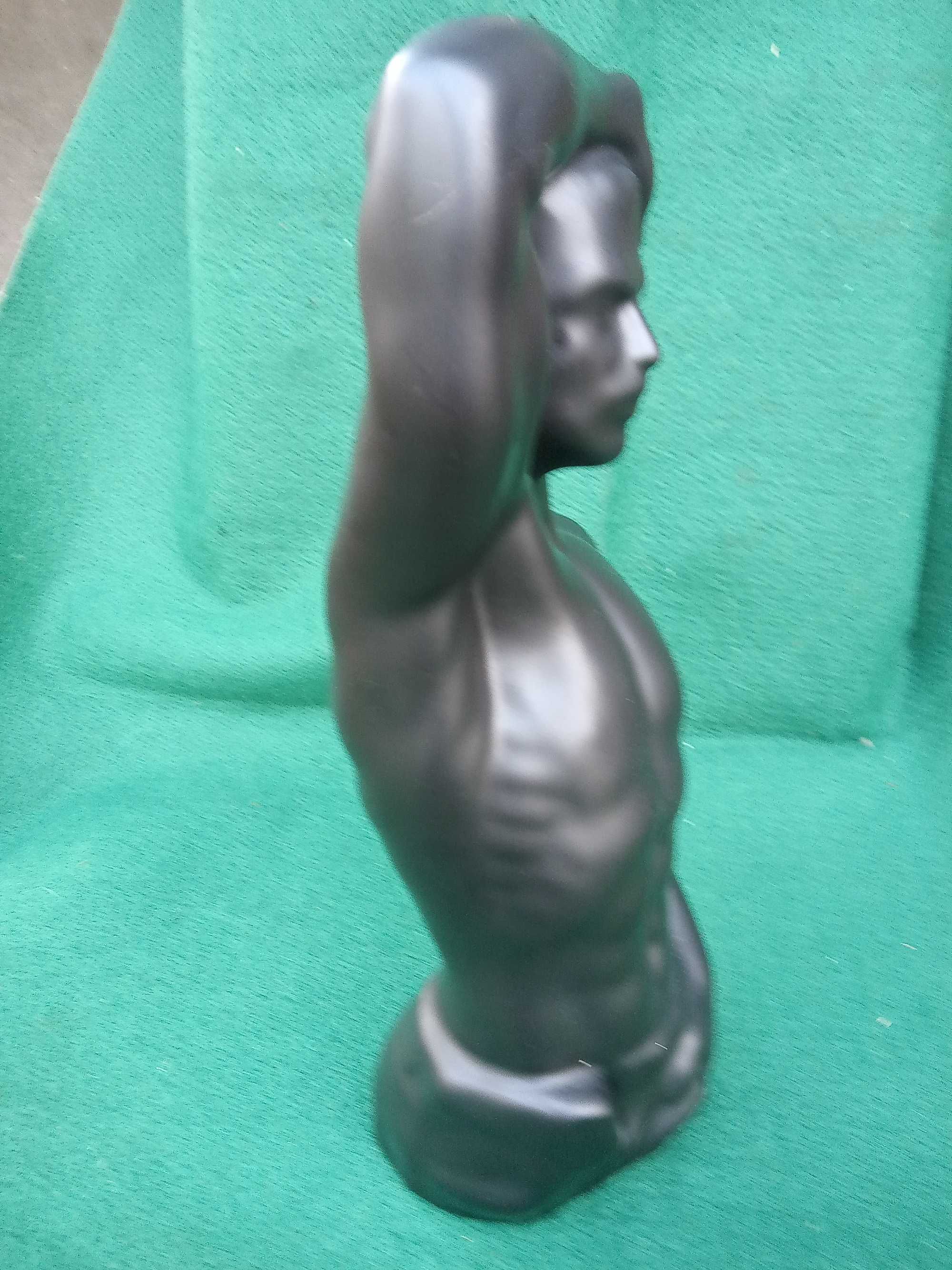 Statuetka figura rzeżba tors młodzieńca porcelana 26 cm