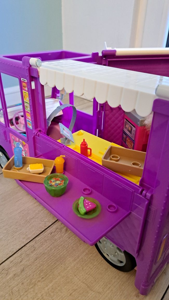 Kamper rozkładany Barbie Foodtruck