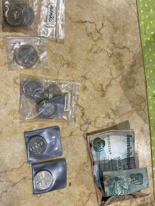 Moedas antigas portuguesas e de outras nacionalidades