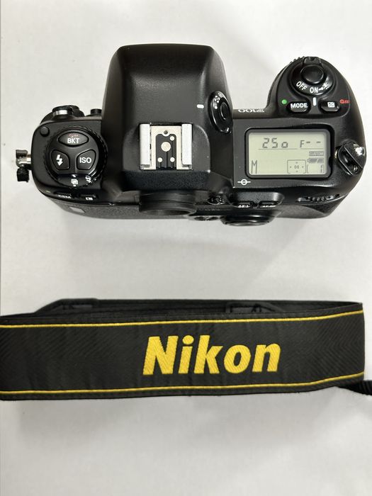 Nikon F100 . Nikon F100