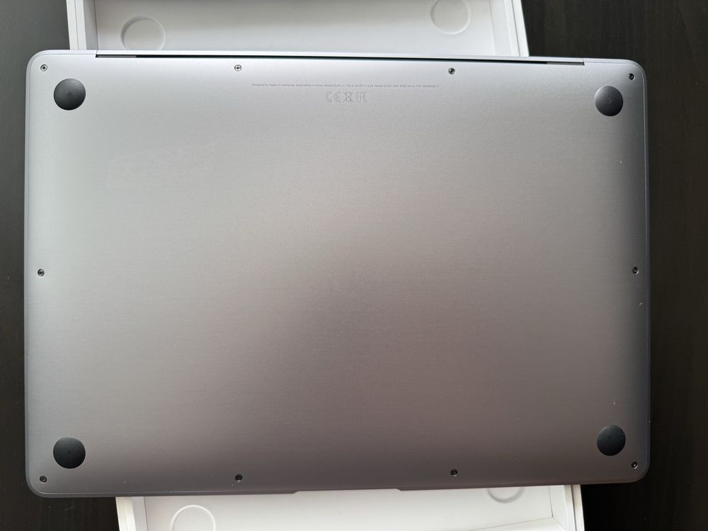 Apple Macbook Air M1 13,3 " 2022 8 GB/256 GB szary Stan Idealny !!!