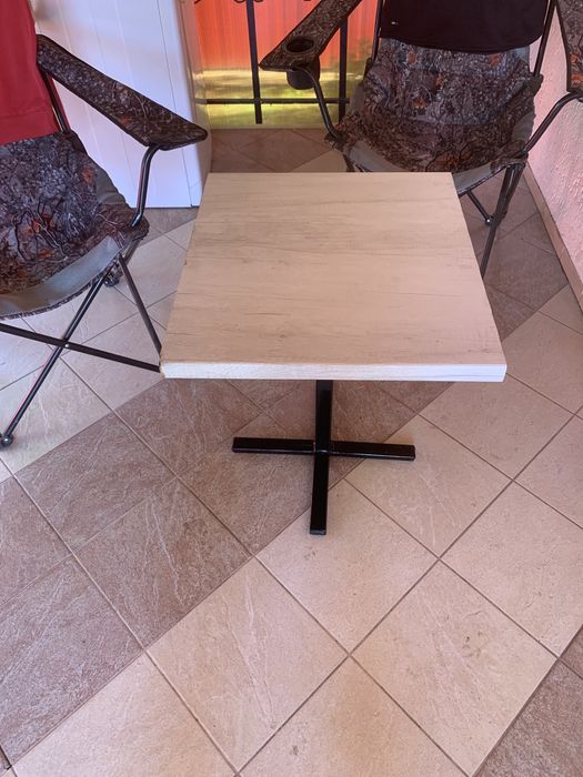 Стіл барний , або вуличний