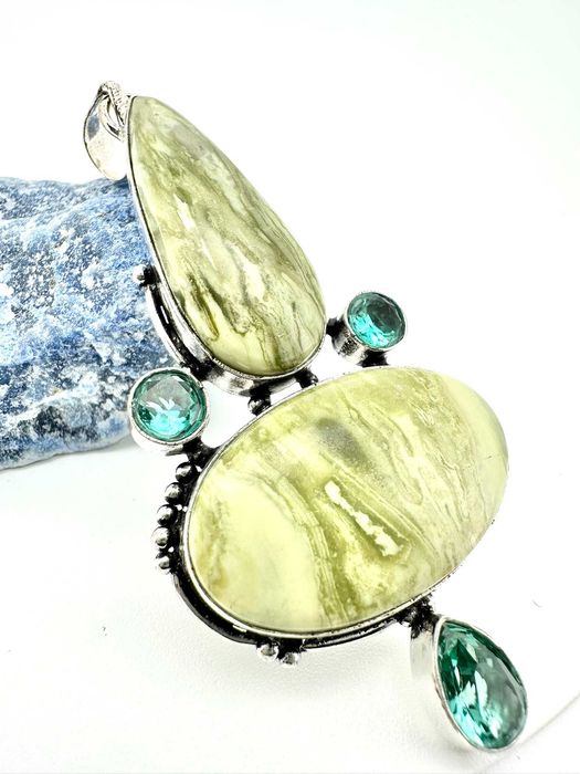 zawieszka, wisior kamień naturalny
Larsonit, topaz. Próba 925