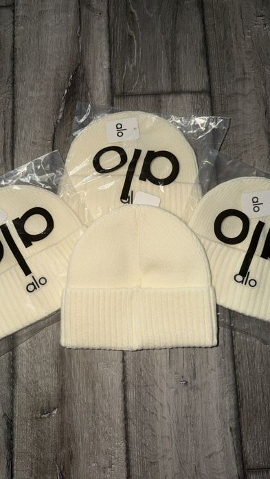 Шапка alo молочна. Alo. alo. ALO оригінал