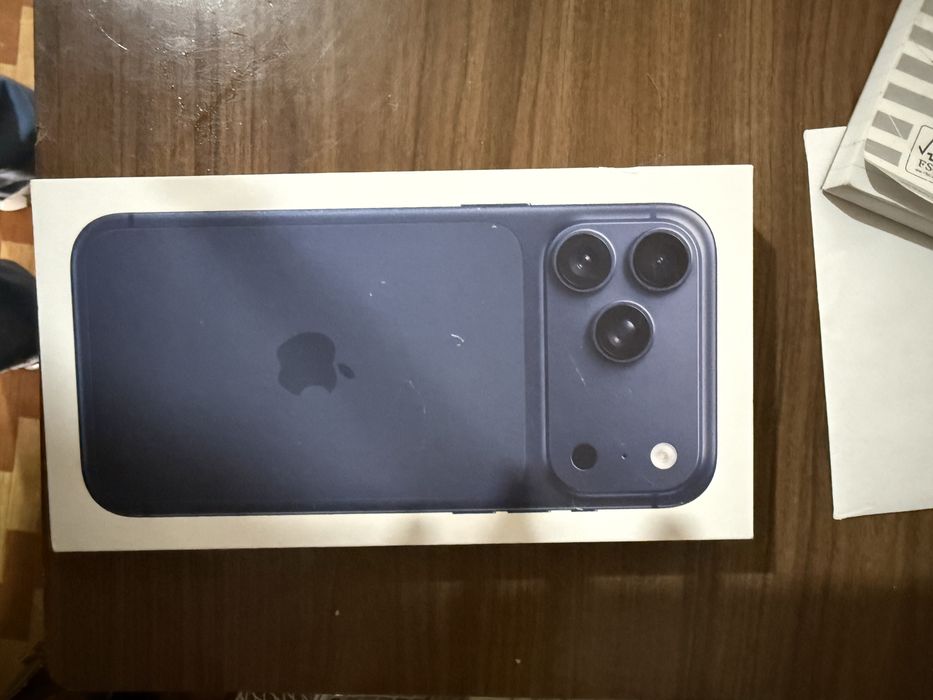 Iphone  17 pro max azul