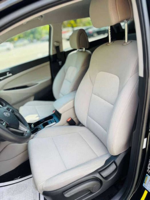 Hyundai Tucson SE      2017