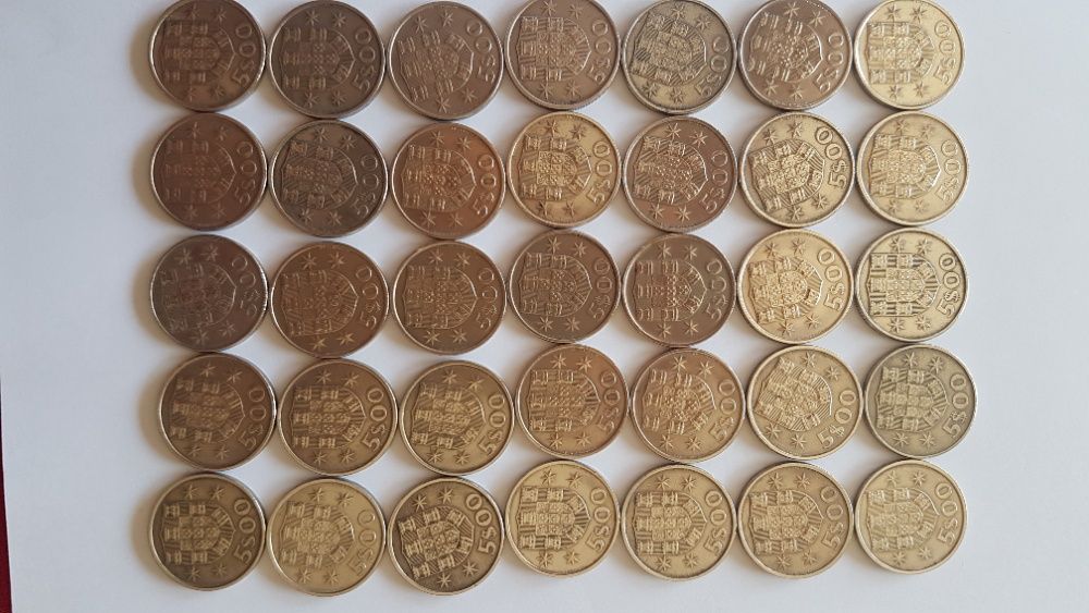 100 Moedas 5$00 + 100 Moedas 1$00 + 28 Moedas Espanholas diferentes