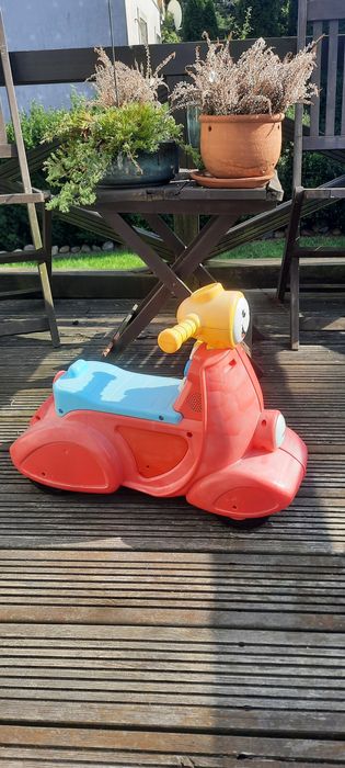 Jeździk biegowy firmy Fisher Price