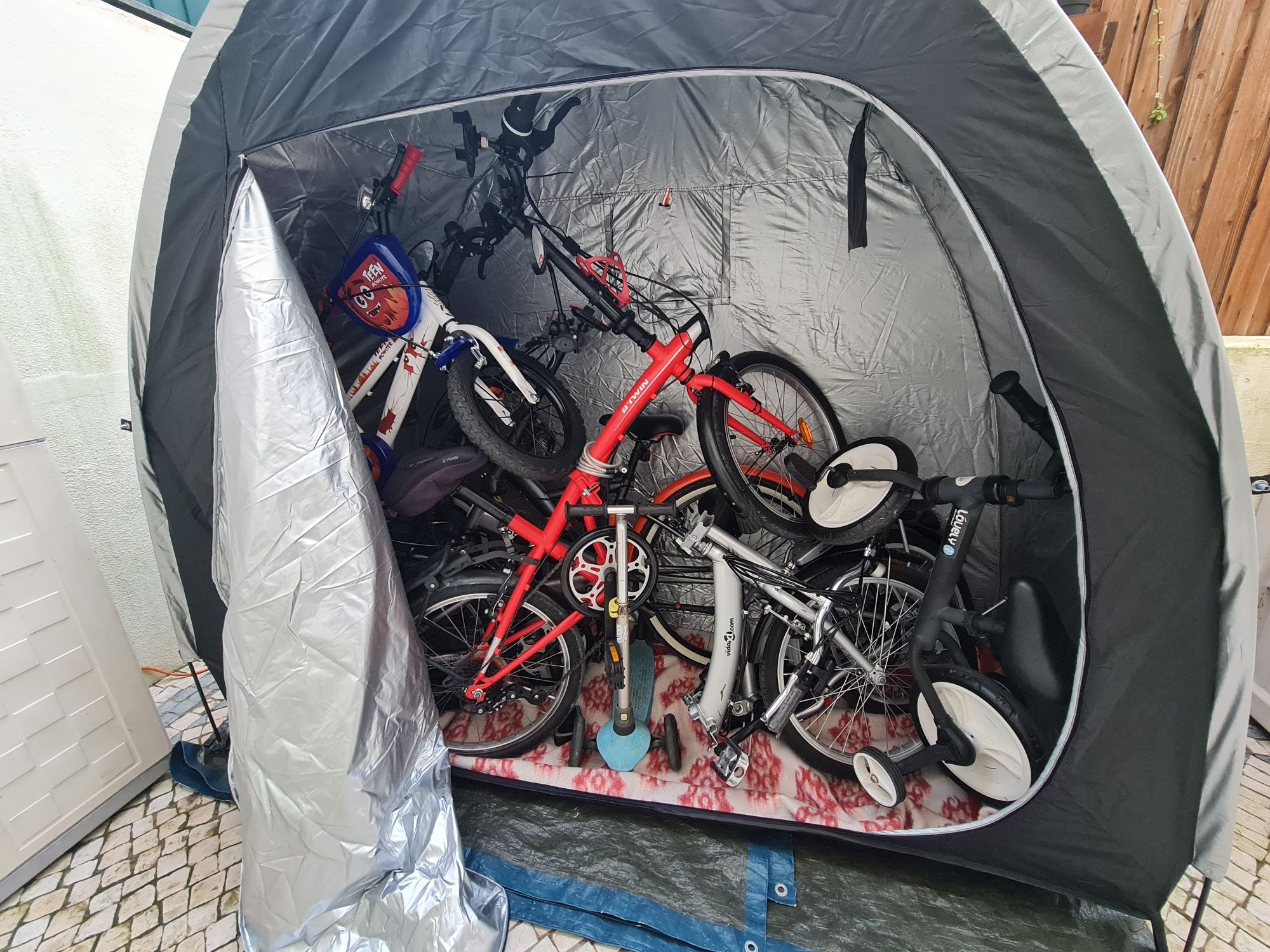 Tenda de jardim para armazenamento de bicicletas e muito mais