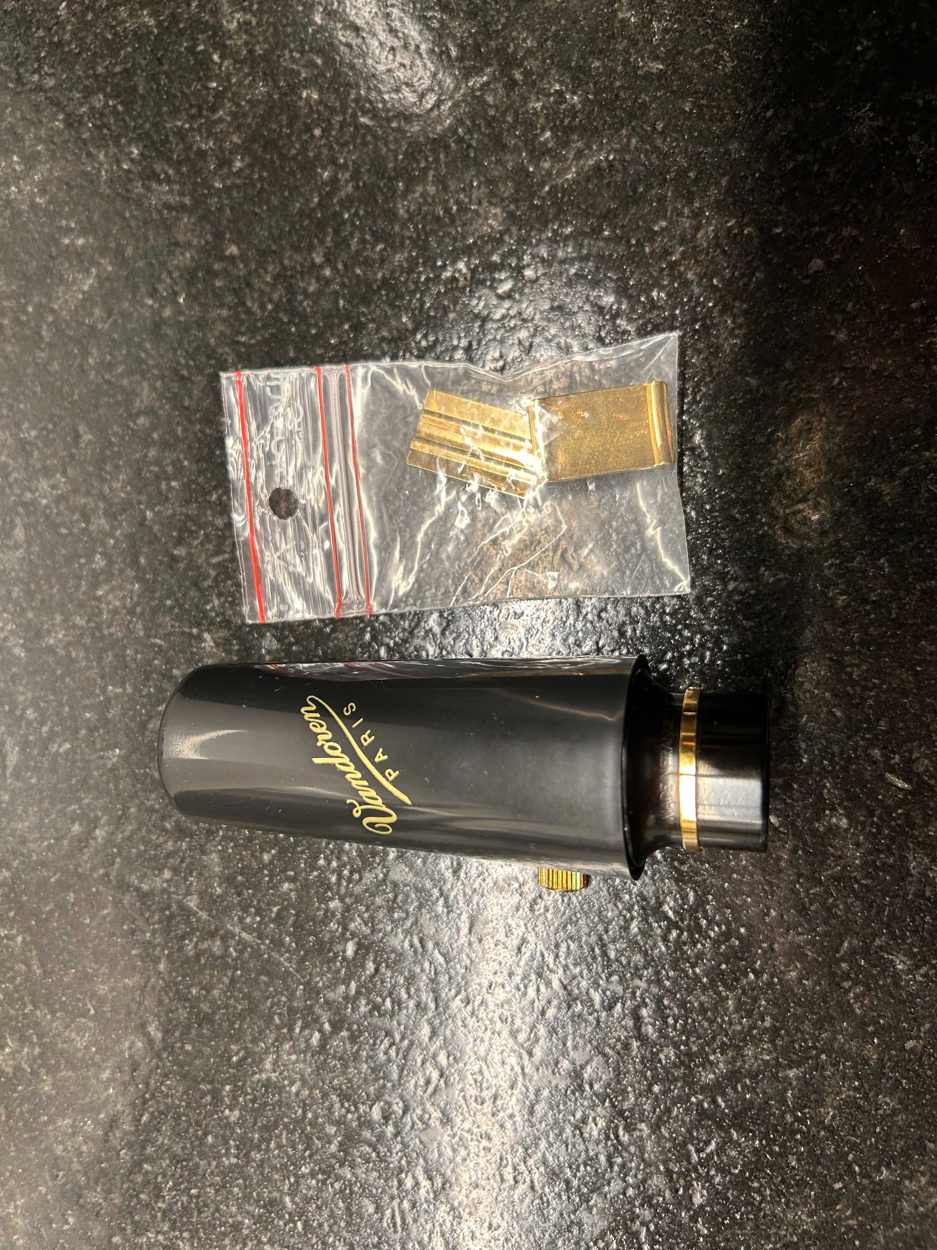 Ustnik Vandoren V16 A8 saksofon + ligatury