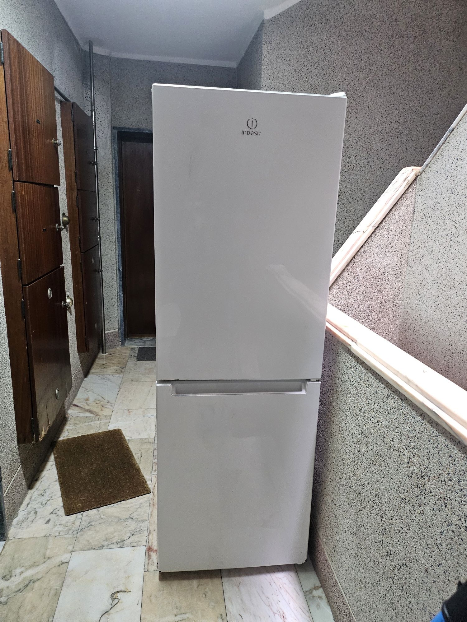 Frigorifico indesit combinado