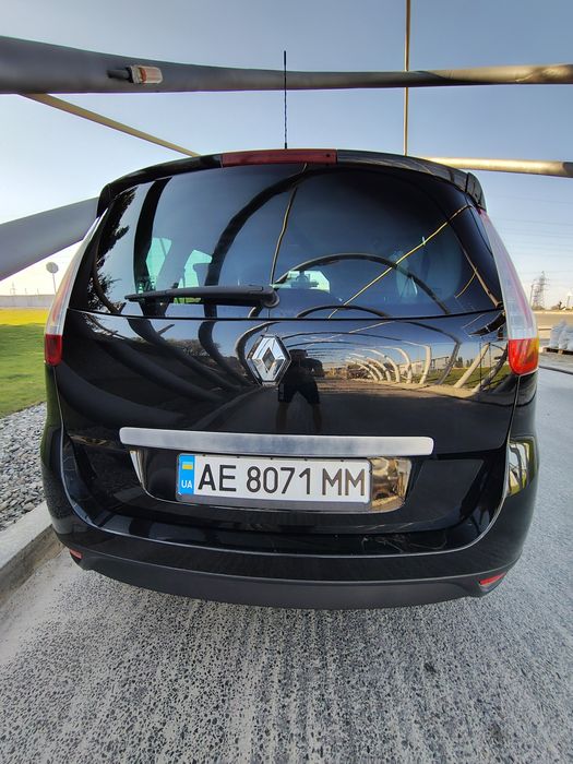 Продам 2014г Рено гранд Сценик 7 мест дизель автомат расход 6 л Торг