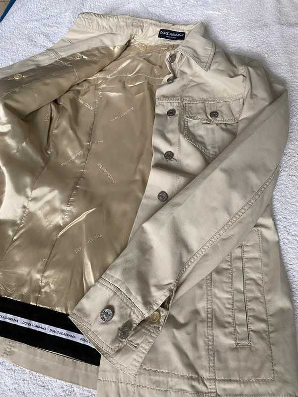 Trench Dolce Gabbana muito bonito