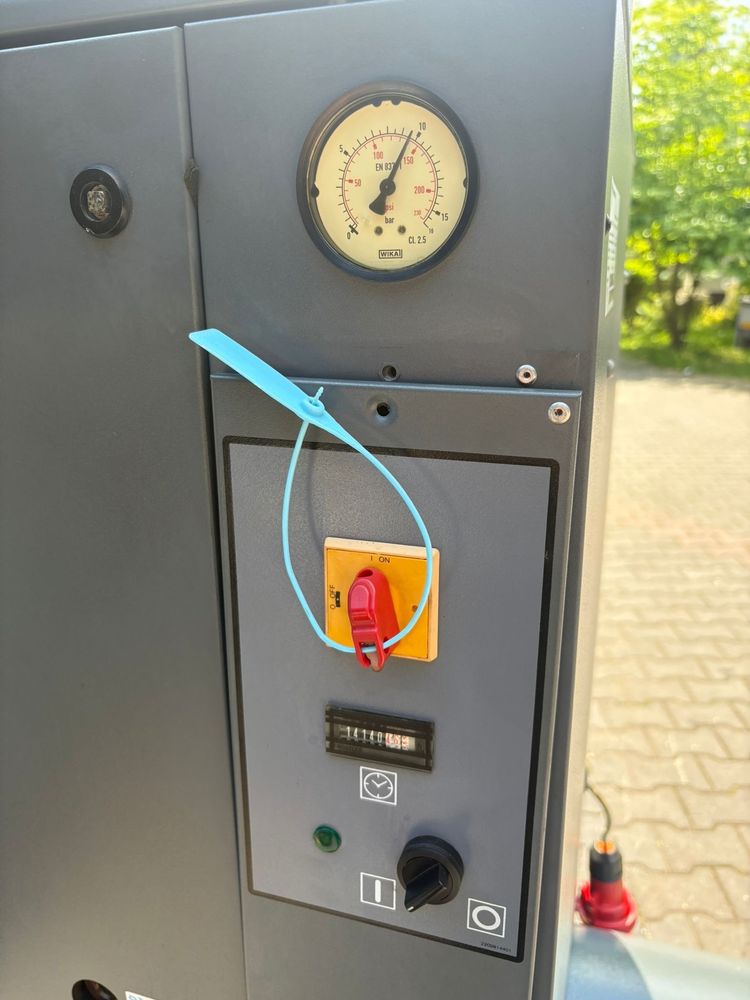 Kompresor srubowy  280L/min 2.2kW 8 bar zbiornik 200l