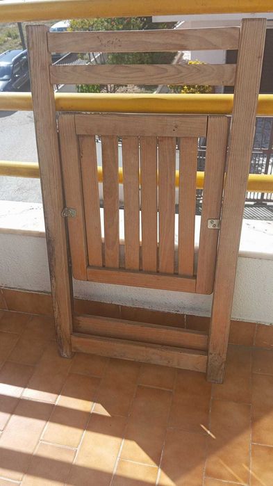 Cadeira de Jardim em Madeira - BOM Estado