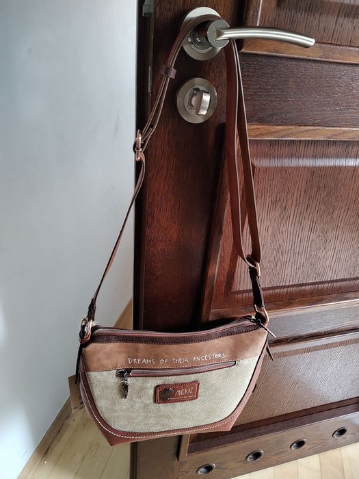 Anekke Menire z brelokiem