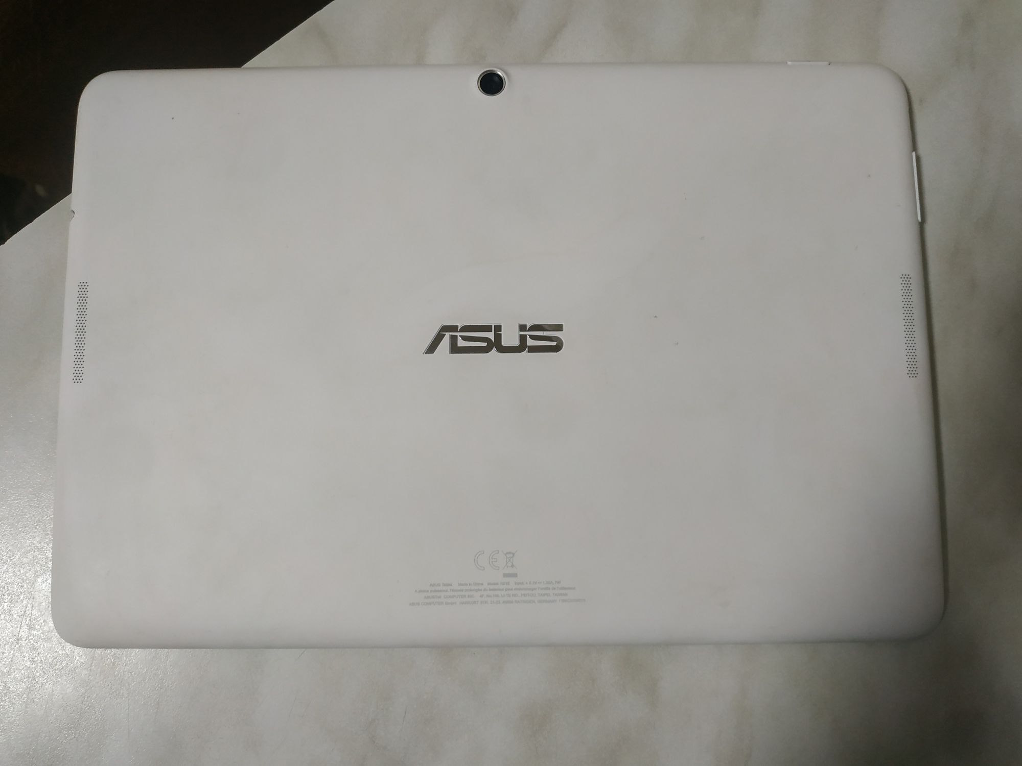 Планшет Asus K01E