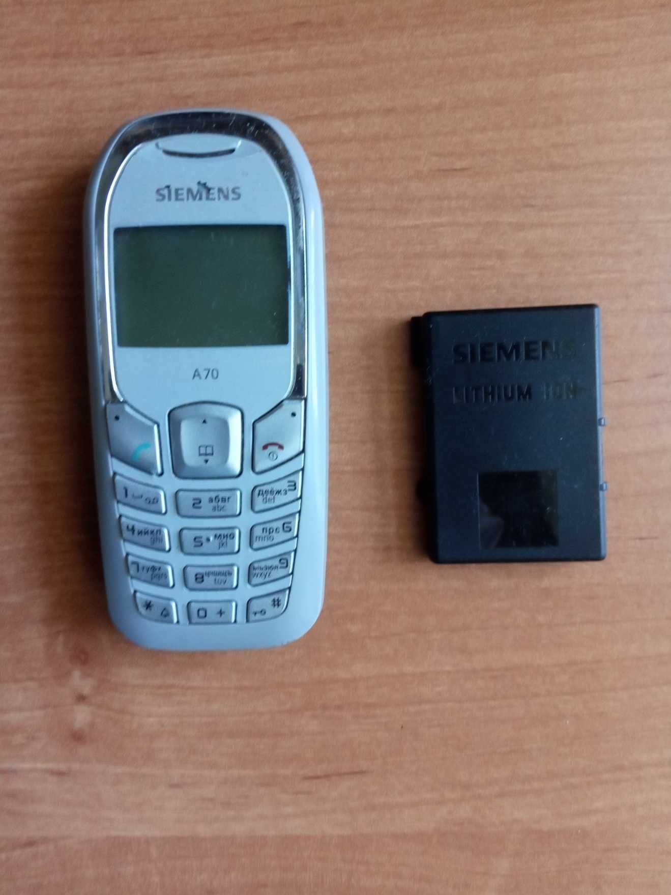 Мобільні телефони Samsung GT-E1080 і Siemens A70
