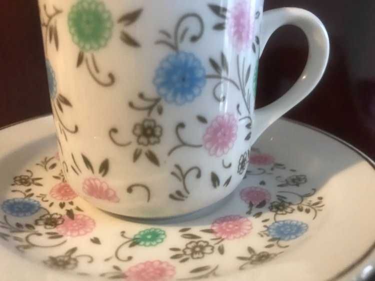 Рюмочки хпустальные,Кофейный сервиз чашечки и блюдечки ( Япония)