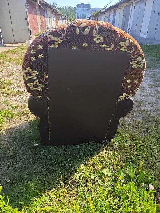 Крісла мякі 2 штуки в доброму стані