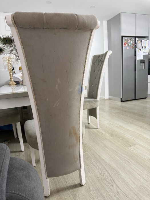 Cadeiras de costas altas para restauro