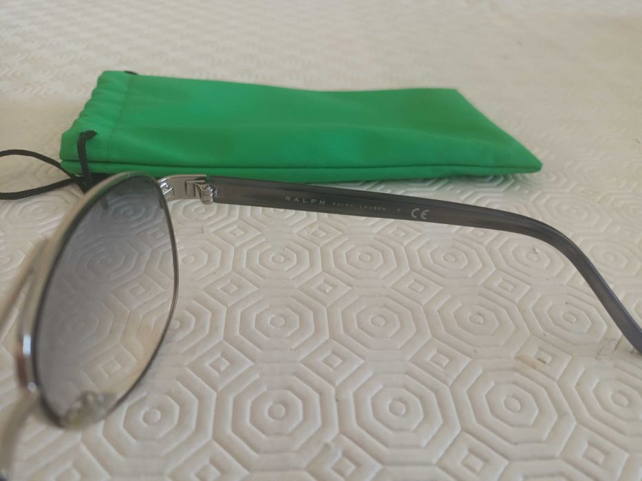 Oculos de sol Ralph Lauren usados uma vez, com oferta de bolsa
