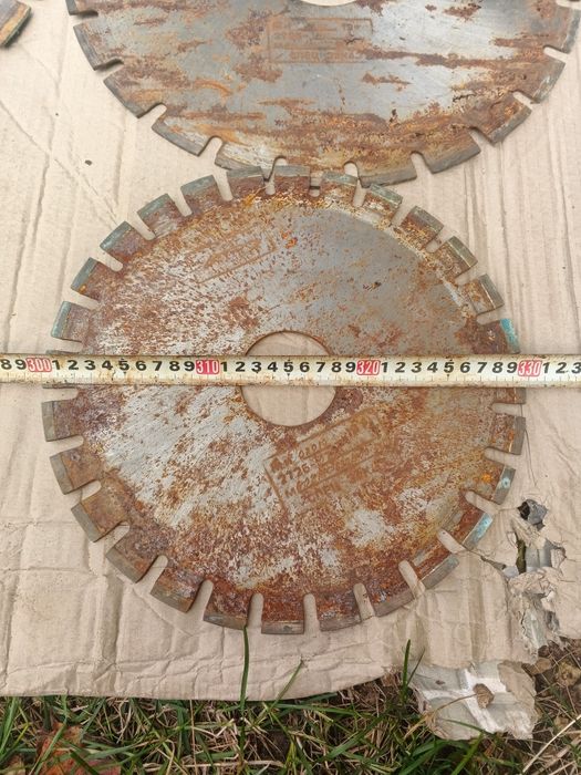 Диски по каменю бітону