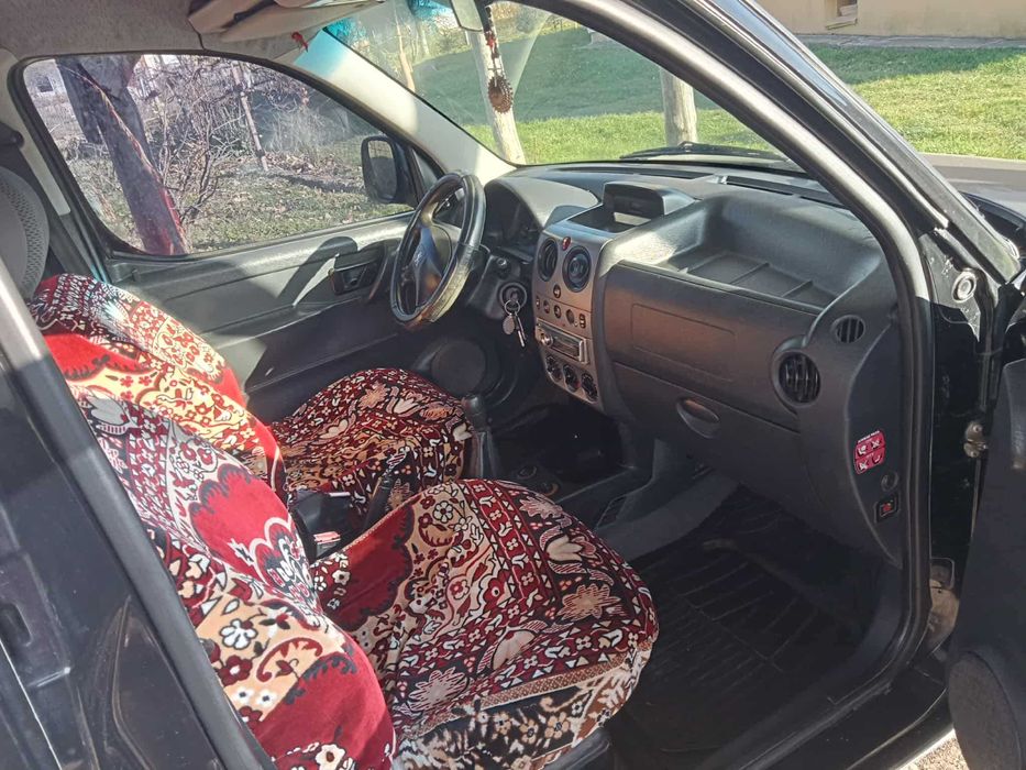 Авто Пежо Рартнер