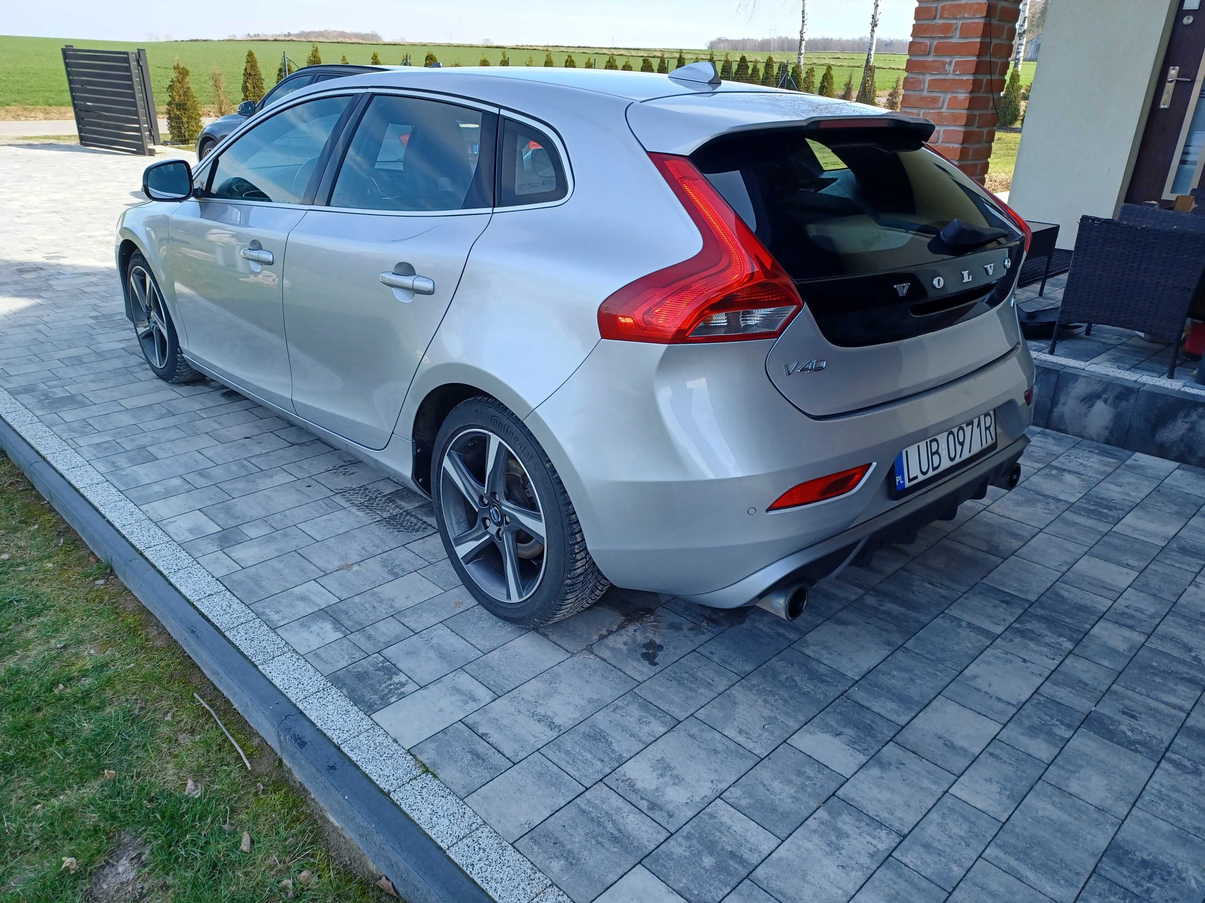 VOLVO V40 1.6 D2 R-DESIGN 200600KM