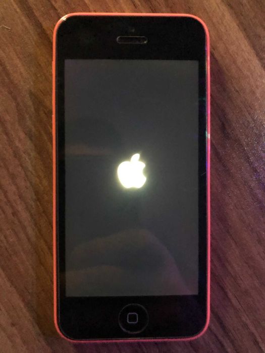 Продаж iPhone 5c 8GB.