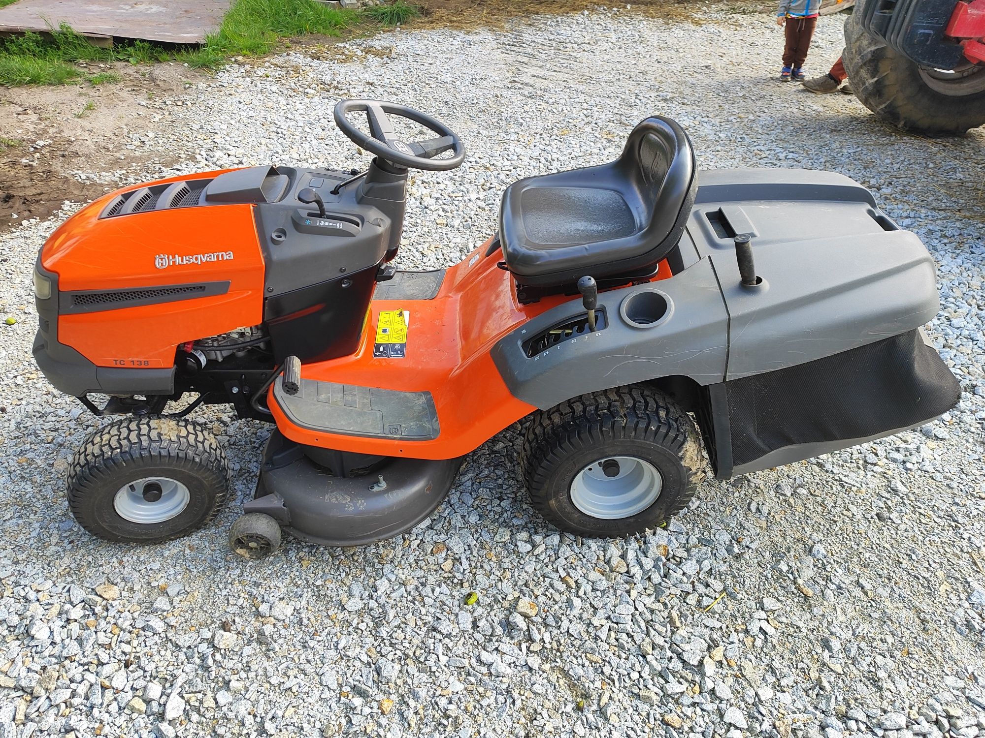 Traktorek do trawy Husqvarna TC138