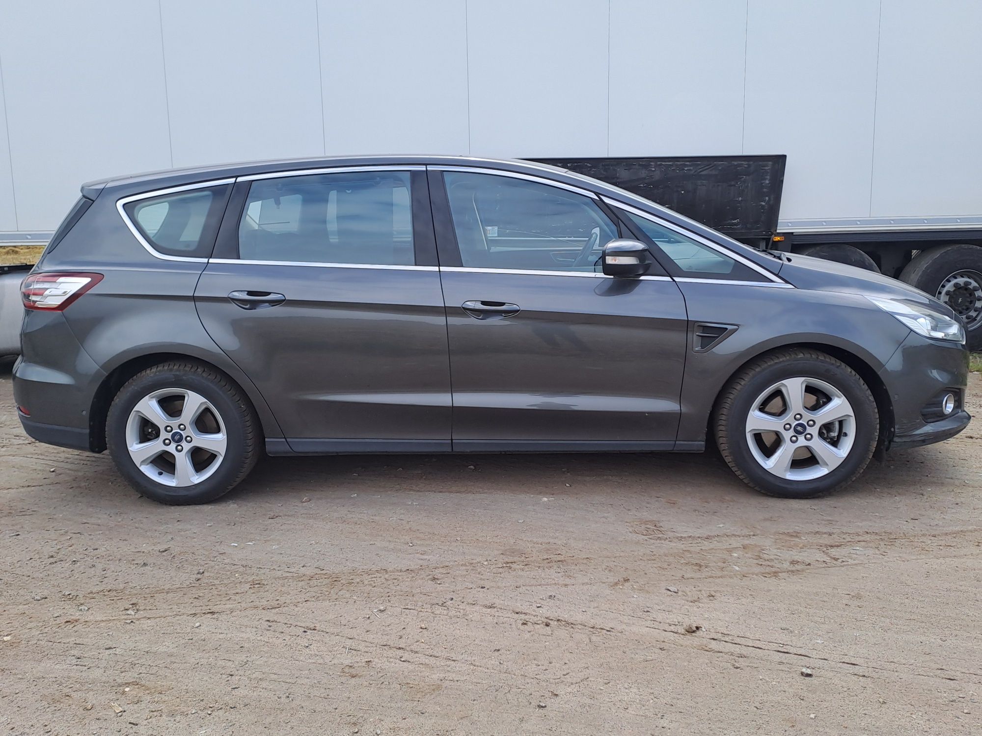 Ford S-max ! Titanium !