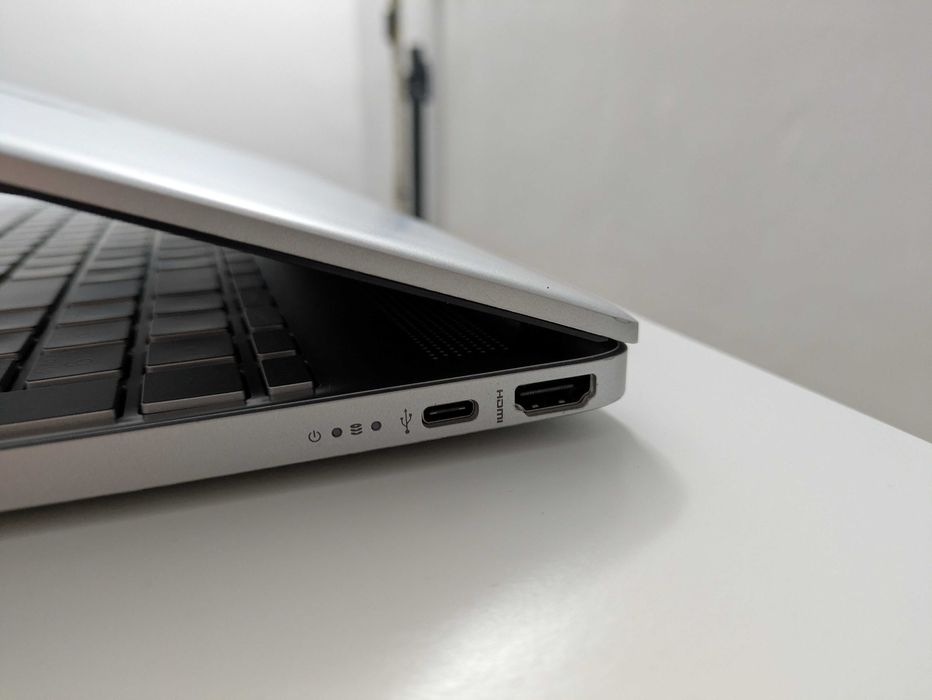 Laptop Ultrabook FHD Jak Nowy Bateria 8h Win 11 16GB DDR4 USB-C SSD