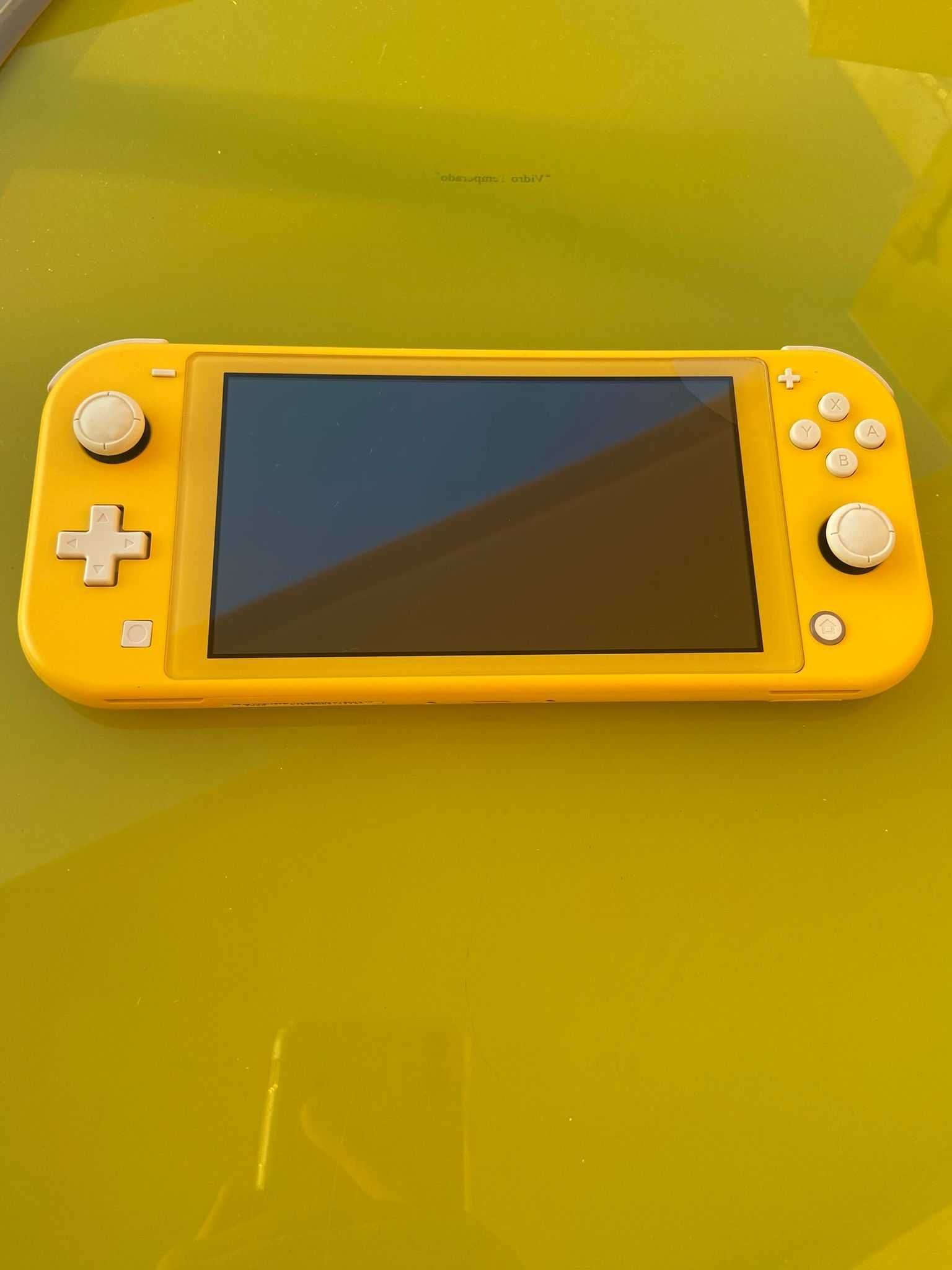 Nintendo Switch Lite + FIFA 22