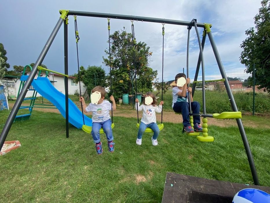 Escorregas e Baloiços novos criança