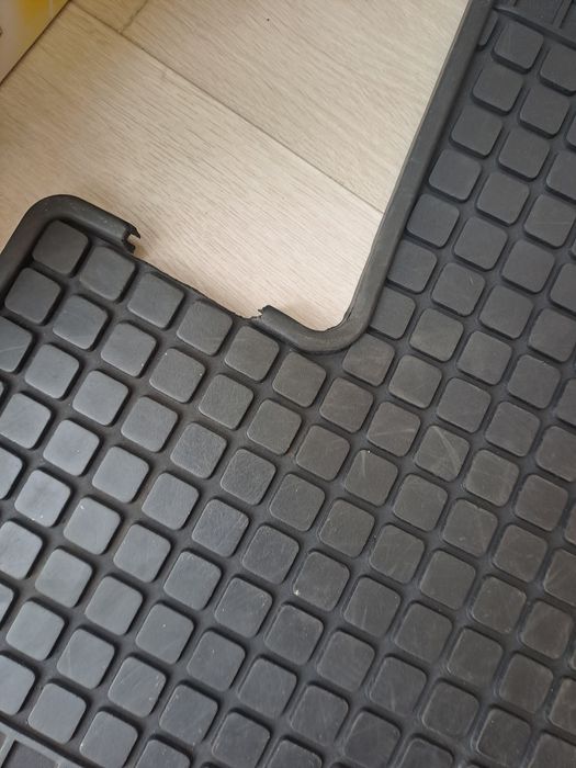 Передние оригинальные коврики Mazda 3