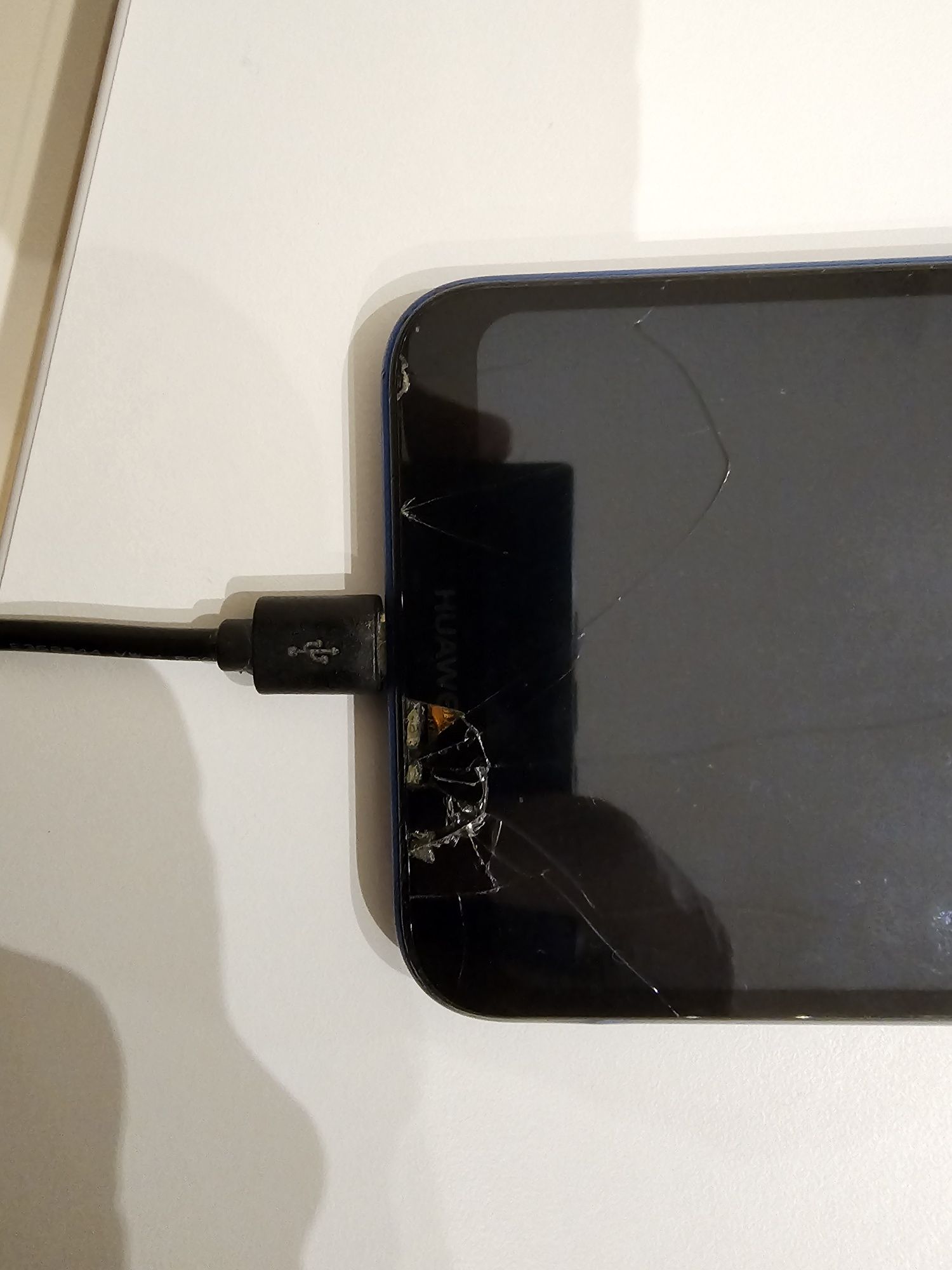 Dois telemóveis Huawei e Samsung