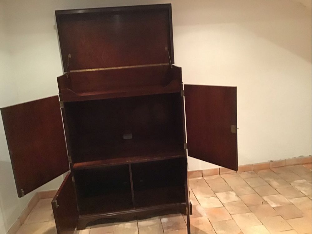 Móvel de televisão e de bar