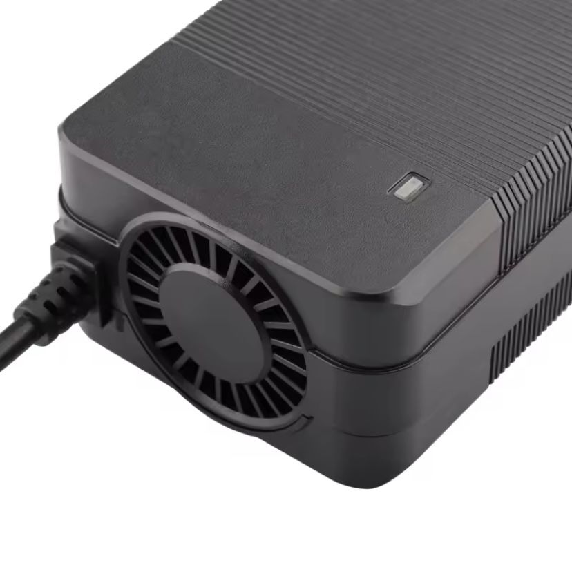Bardzo szybka Ladowarka Li-ion 21V 5A 150W do batrii litowych